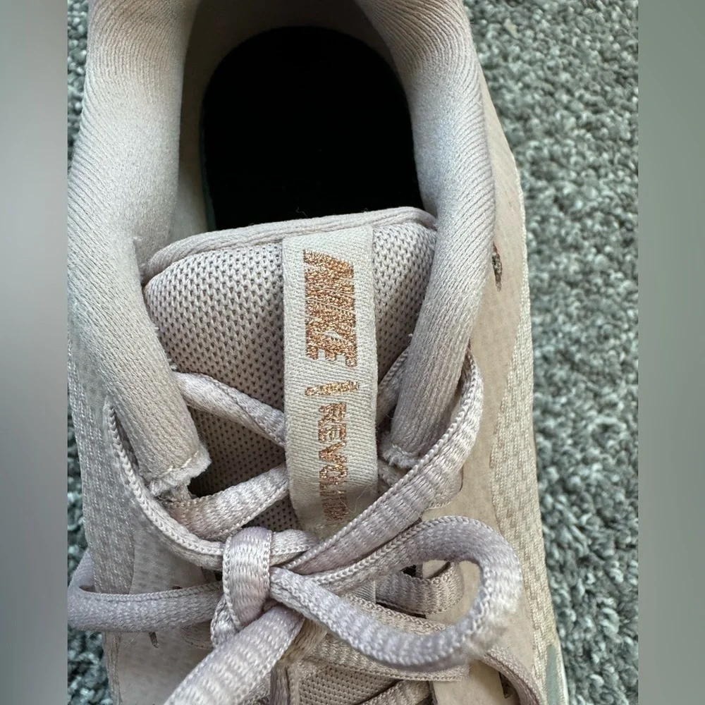 Nike Revolution 5 Women’s Barely Rose Running Shoes BQ3207-600 Size US 8.5 - Picture 7 of 7